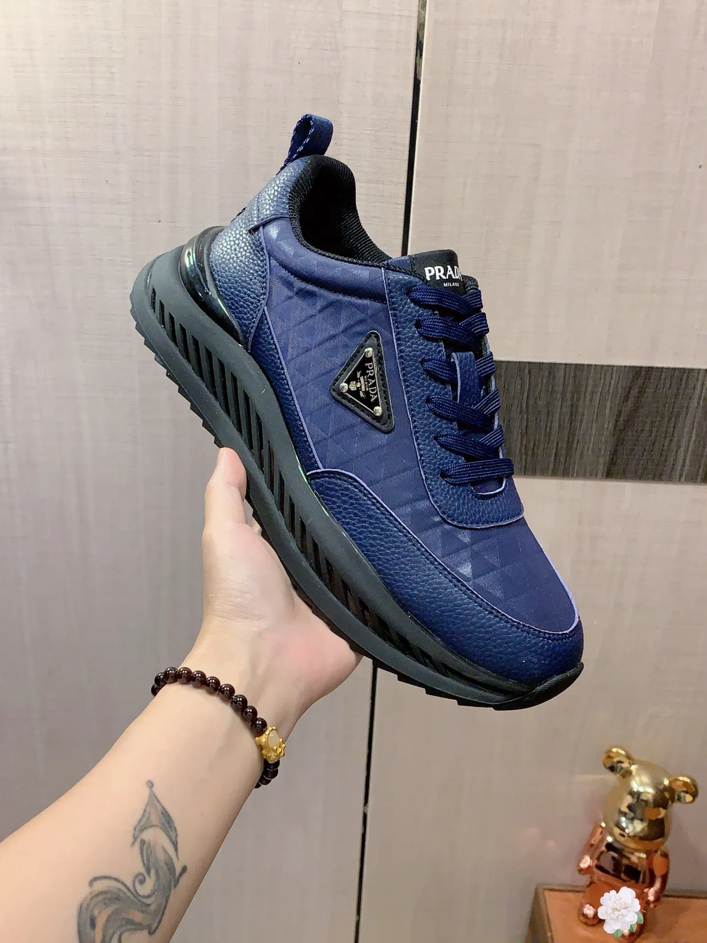 Men's men's shoes💰460💰💰🎩🎩[Lightning][Lightning] "PRADA*" The latest and most popular casual shoes, top brand [seduce] luxury ~ purchasing agency, top ~ quality. [Strong] The upper is made of imported breathable cowhide with material ➕ breathable sheepskin feet (•) and fine workmanship. The original stylish and stylish soft rubber wear-resistant and non-slip outsole is light and comfortable on the feet. The real thing looks better in real photos. 413: code: 38-44, 3️⃣ colors selected